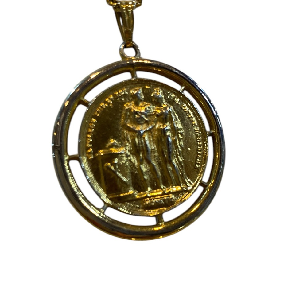 Vintage Medallion Pendant Necklace 20 inch
